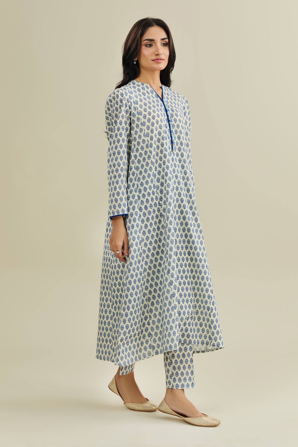 2 Piece - Stitched - Printed & Embellished Khaddar Suit - KPW25-P3702