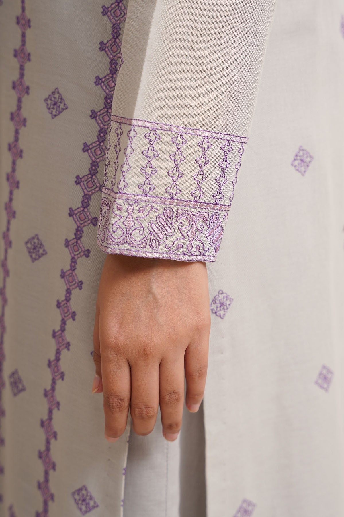 3 Piece - Unstitched - Embroidered Khaddar Suit - E1834